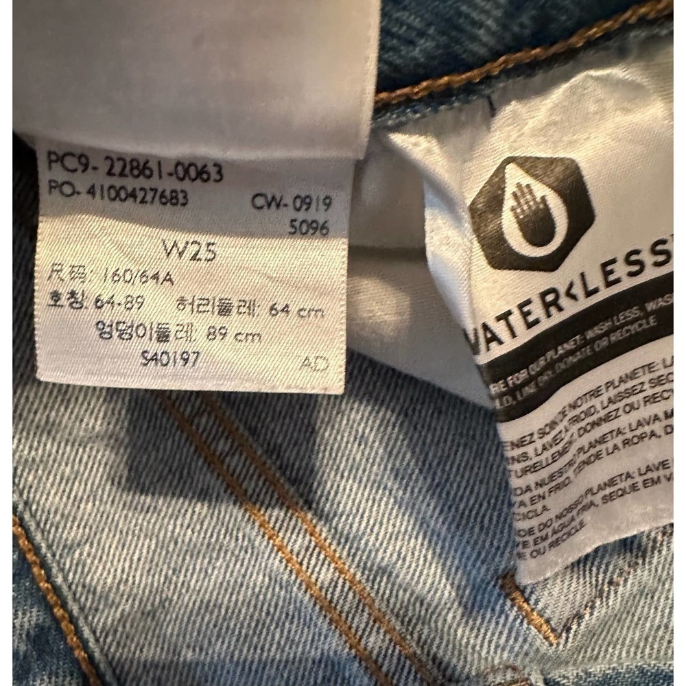 Levi’s  Distressed Wedgie Jeans - Picture 6 of 7